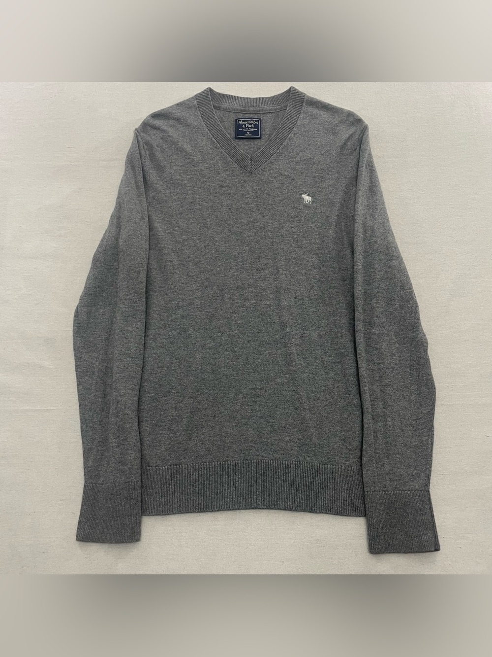 Abercrombie & Fitch Sweater Adult Size M V-Neck ~Wool Blend Gray